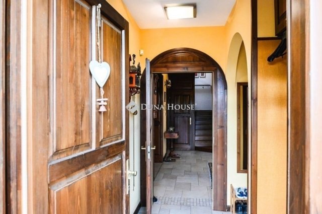 Eladó családi ház, Pécsett 170 M Ft, 1 szobás