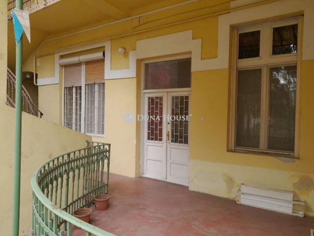 Kiadó téglalakás, albérlet, Békéscsabán, Szabadság téren