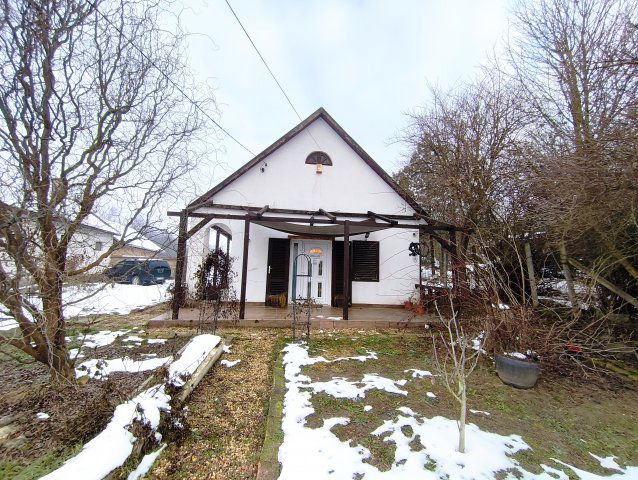 Eladó családi ház, Kocsolán 9 M Ft, 2 szobás