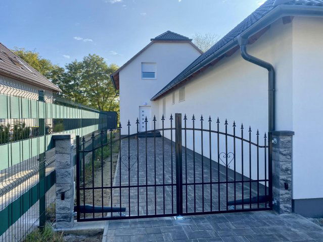 Eladó családi ház, Komáromban 71.58 M Ft, 4 szobás