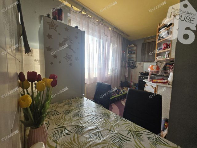 Eladó panellakás, Nagykőrösön 27.9 M Ft, 3 szobás