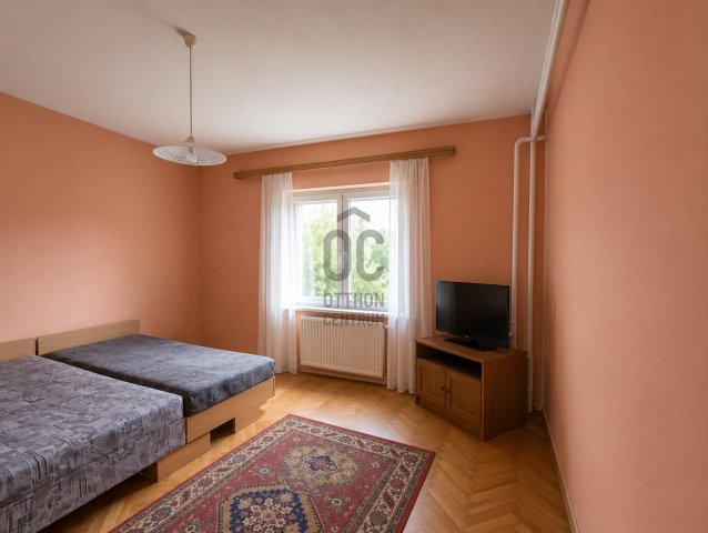 Eladó családi ház, Kisbéren 61.9 M Ft, 8 szobás