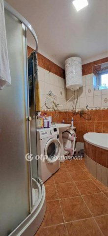 Eladó családi ház, Turán 52.2 M Ft, 3 szobás