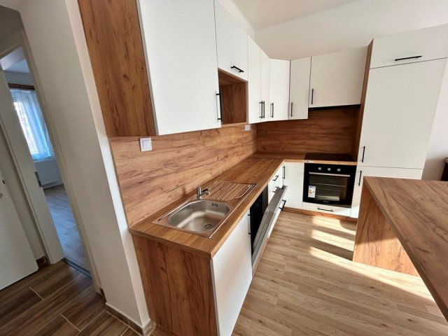 Eladó téglalakás, Pécsett 59.9 M Ft, 2+1 szobás