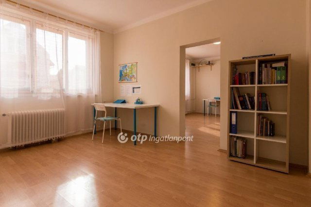 Eladó családi ház, Szigetszentmiklóson 85 M Ft, 5+1 szobás