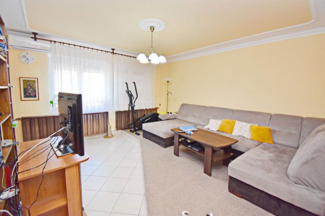 Eladó családi ház, Debrecenben 100 M Ft, 6 szobás