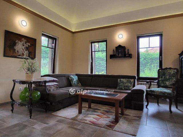 Eladó családi ház, Zamárdiban 270 M Ft, 5 szobás