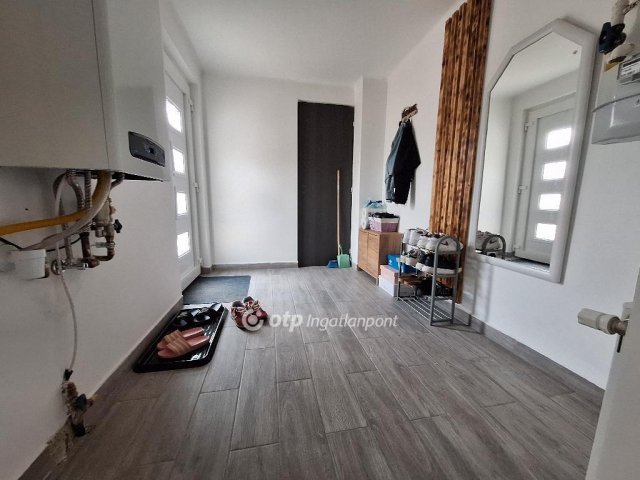 Eladó családi ház, Fegyverneken 24.5 M Ft, 2 szobás