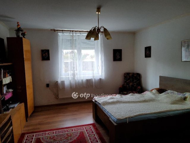 Eladó családi ház, Zsámbokon 30 M Ft, 1+1 szobás