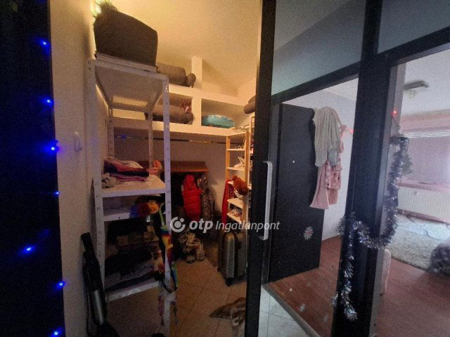 Eladó panellakás, Egerben 34.9 M Ft, 2 szobás