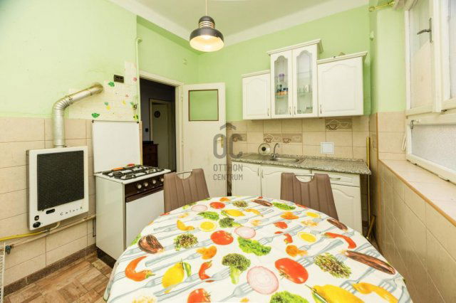 Eladó téglalakás, Pécsett 74.99 M Ft, 4 szobás