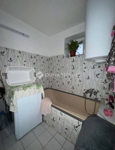 Eladó családi ház, Sárbogárdon 28 M Ft, 2 szobás