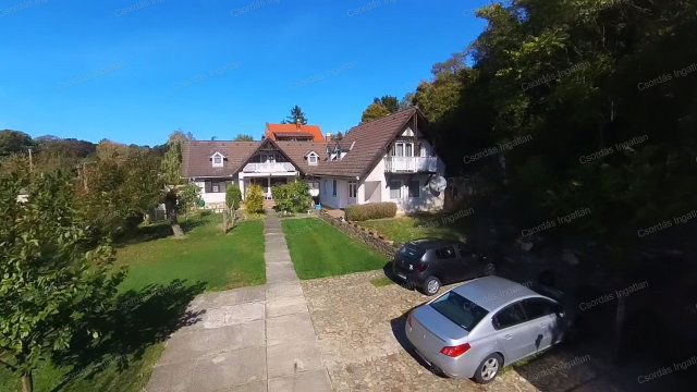 Eladó családi ház, Felsőörsön 250 M Ft, 8+2 szobás