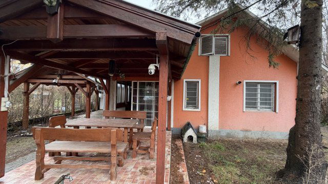 Eladó családi ház, Szigetmonostorban 45 M Ft, 5+2 szobás