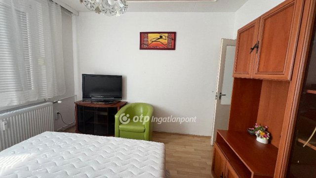 Kiadó panellakás, albérlet, Egerben 130 E Ft / hó, 2+1 szobás