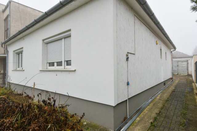 Eladó családi ház, Veszprémben 92.89 M Ft, 3 szobás