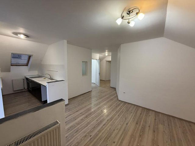 Eladó családi ház, Szentendrén 139.9 M Ft, 5 szobás