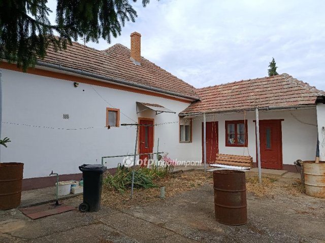 Eladó családi ház, Tolnán 42 M Ft, 3 szobás
