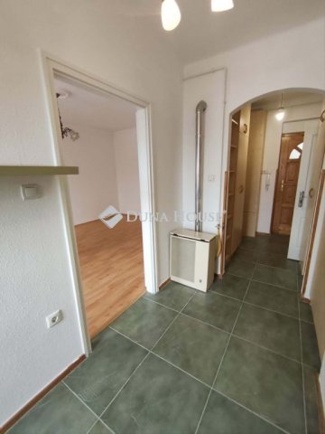 Eladó téglalakás, Szolnokon 29.9 M Ft, 1 szobás