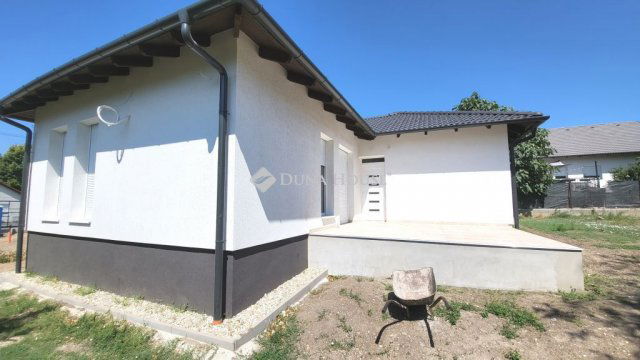 Eladó ikerház, Érden 94 M Ft, 4 szobás / költözzbe.hu