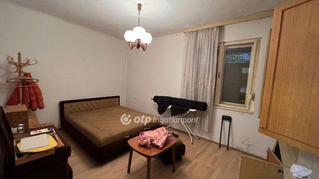 Eladó családi ház, Pápán, Eötvös utcában 19.8 M Ft