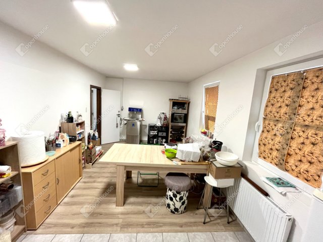 Eladó üzlethelyiség, Szombathelyen 42.9 M Ft, 3 szobás