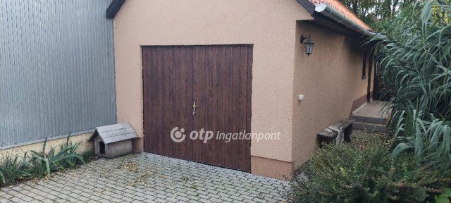 Eladó családi ház, Hajdúböszörményen 91.8 M Ft, 5+1 szobás