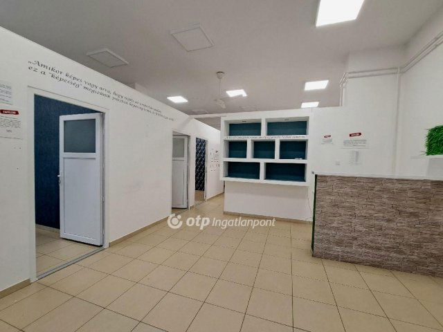 Kiadó üzlethelyiség, Nyíregyházán 700 E Ft / hó, 9 szobás