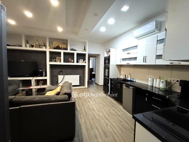 Eladó téglalakás, Budapesten, VIII. kerületben 84.9 M Ft