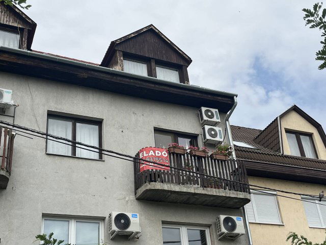 Eladó téglalakás, Szolnokon 49.9 M Ft, 4 szobás