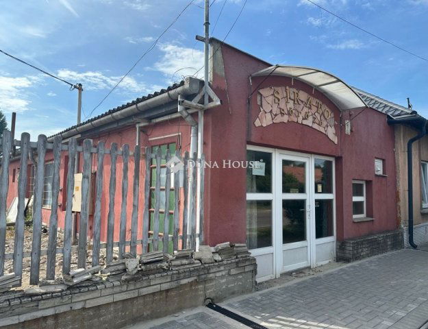 Eladó családi ház, Vecsésen 50 M Ft, 1 szobás