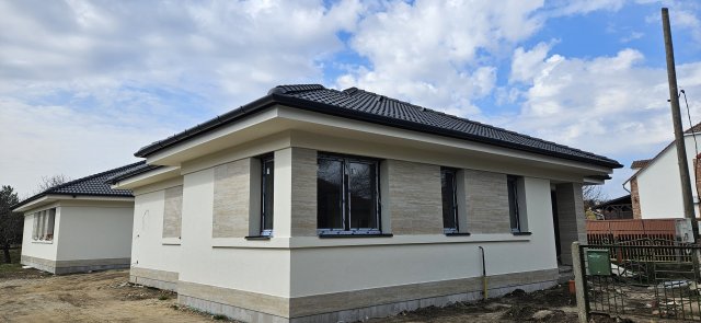 Eladó ikerház, Debrecenben 129 M Ft, 4 szobás