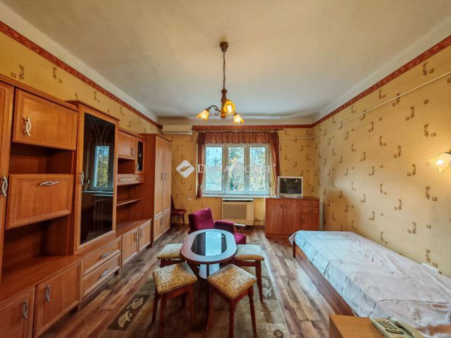 Eladó téglalakás, Szolnokon 22.9 M Ft, 1 szobás