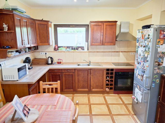 Eladó téglalakás, Pomázon 118.9 M Ft, 4 szobás