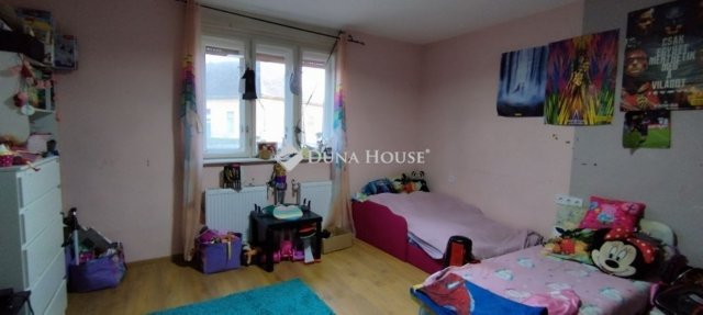 Eladó családi ház, Tápiószecsőn 59.9 M Ft, 6 szobás