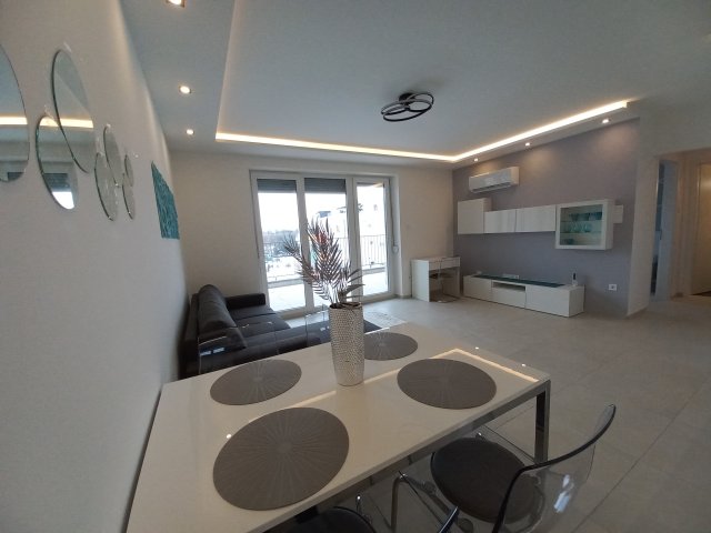 Kiadó téglalakás, albérlet, Komáromban 280 E Ft / hó, 2 szobás
