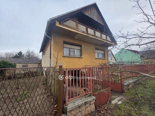 Eladó családi ház, Tatabányán 59.9 M Ft, 3 szobás