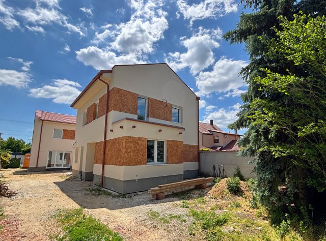 Eladó családi ház, Sárváron 99.9 M Ft, 5 szobás