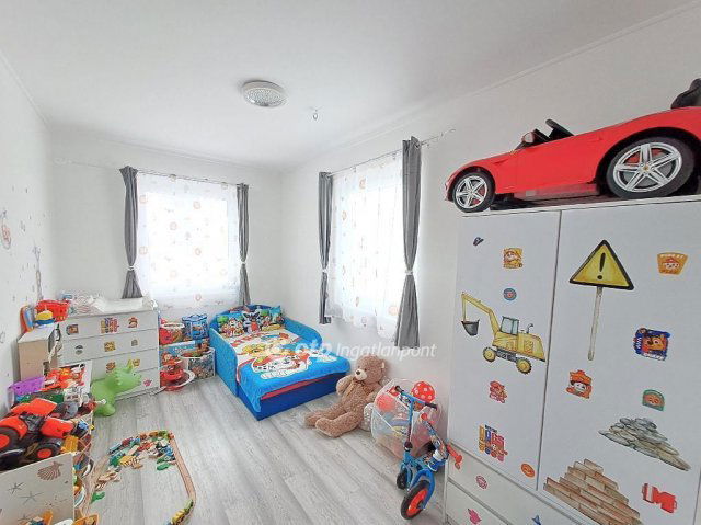 Eladó családi ház, Kecskeméten 90 M Ft, 5 szobás