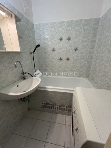 Eladó panellakás, Kecskeméten 41.9 M Ft, 2 szobás