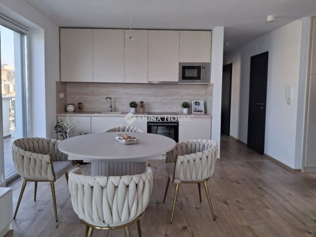 Eladó téglalakás, Siófokon 265 M Ft, 3 szobás