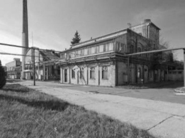 Eladó ipari ingatlan, Vácon, Vám utcában 779 M Ft