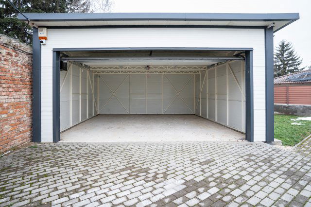 Kiadó garázs, Miskolcon, Bocskai István utcában 100 E Ft / hó