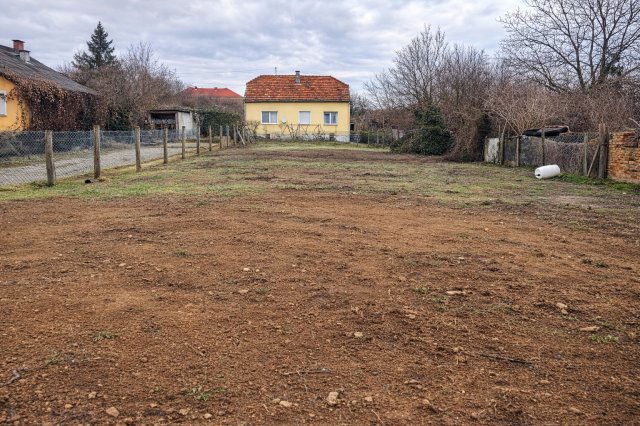 Eladó telek, Pécsett 9.8 M Ft / költözzbe.hu