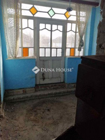 Eladó családi ház, Törtelen 13.5 M Ft, 5 szobás