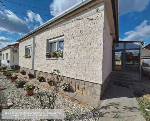 Eladó családi ház, Pécsett 86.9 M Ft, 3 szobás