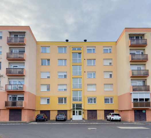 Eladó panellakás, Ajkán 29.5 M Ft, 2 szobás