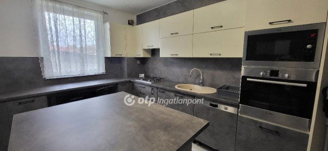 Eladó családi ház, Győrött 174.9 M Ft, 5+1 szobás