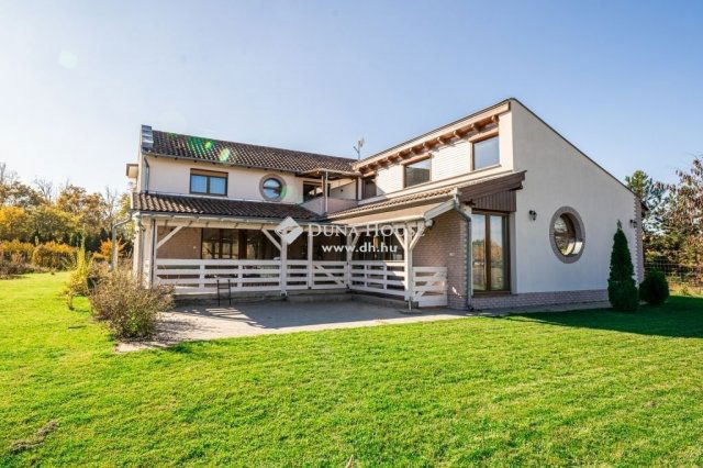 Eladó családi ház, Kecskeméten 175 M Ft, 7 szobás