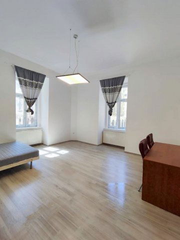 Eladó téglalakás, Budapesten, VI. kerületben, Aradi utcában